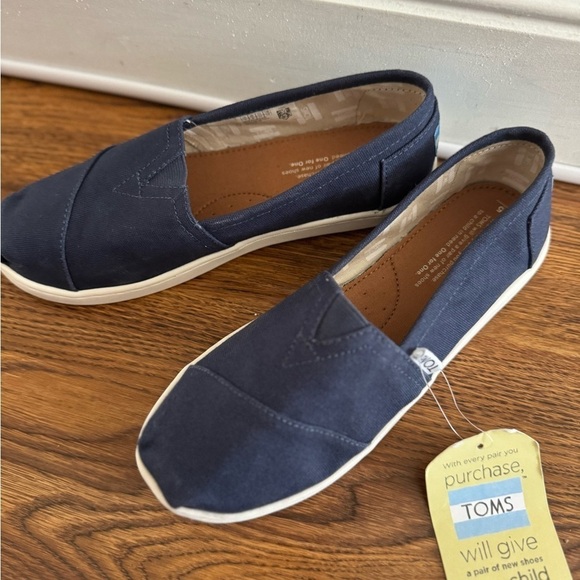 NEW TOMS unisex navy classic slip on shoes (youth size 5) - Picture 2 of 7